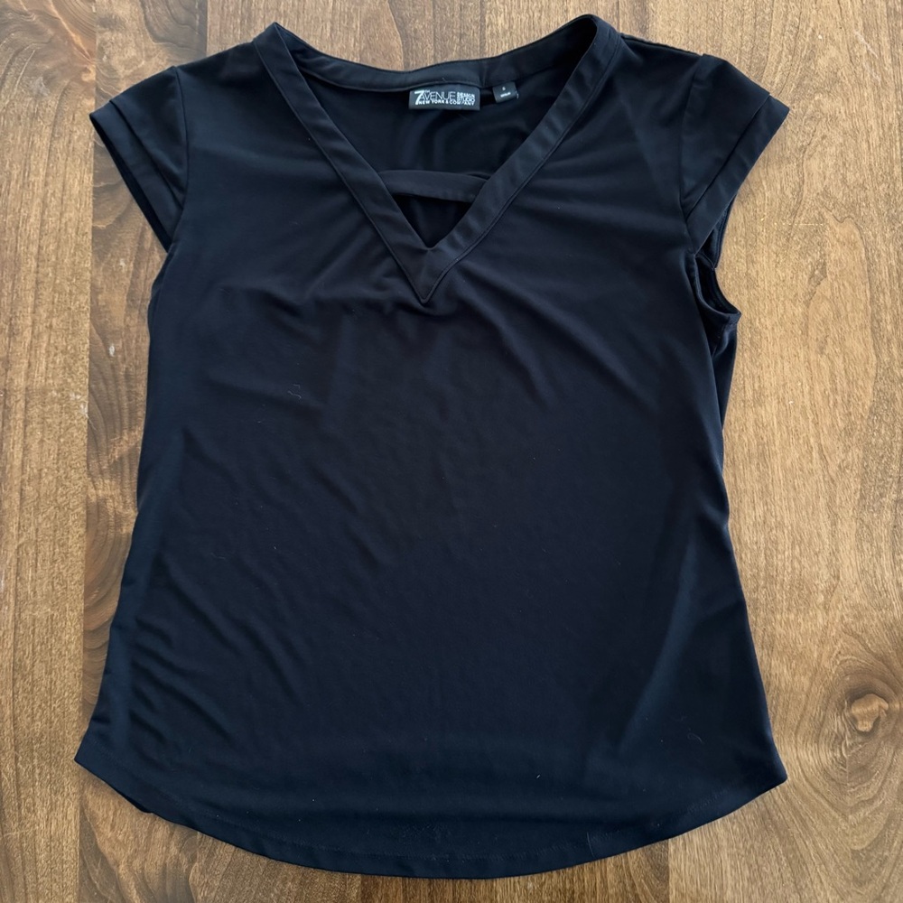 7th Avenue Women’s size small V-Neck Short Sleeve Top